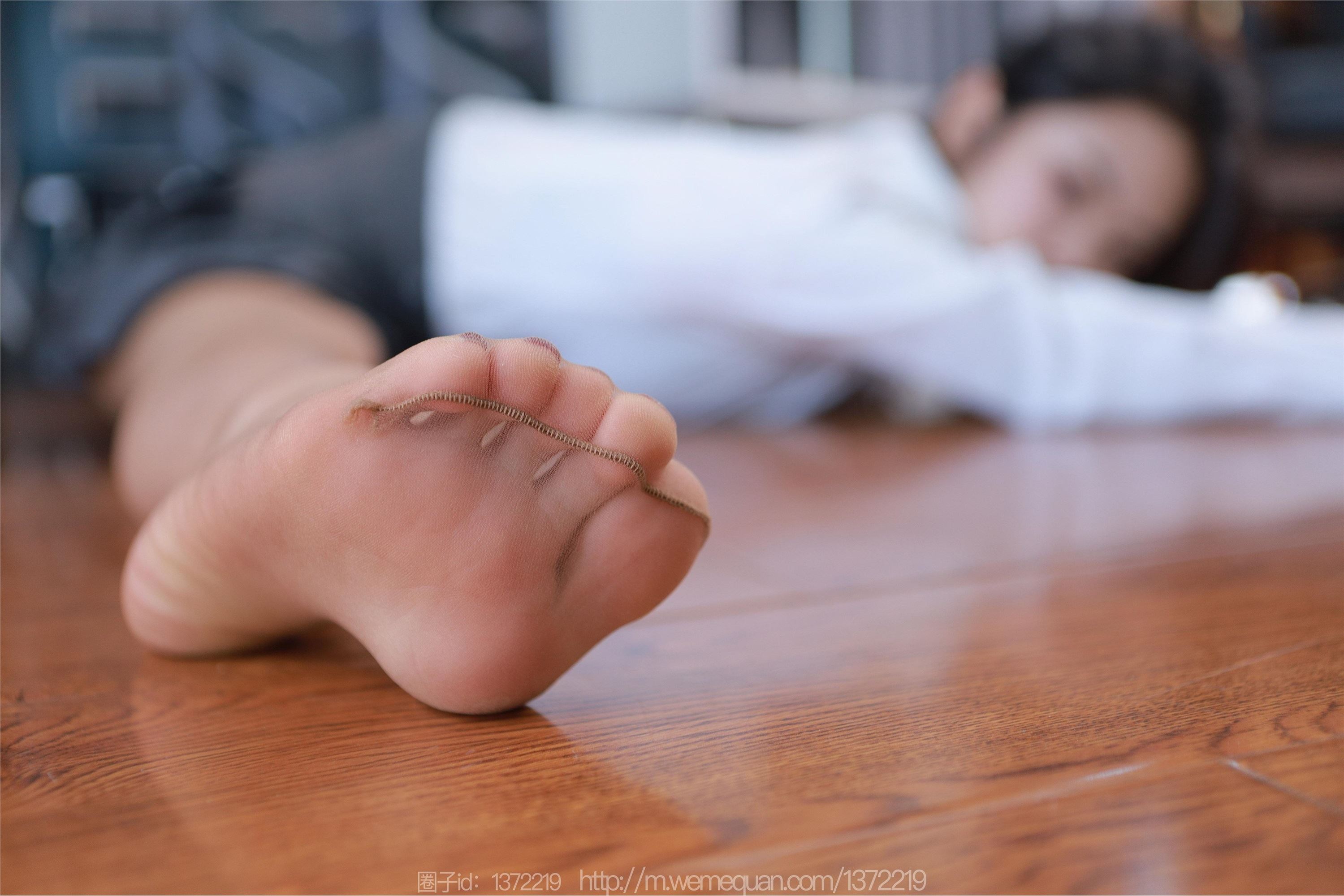 IESS异思趣向  2023.09.15 丝享家 1534 兔兔《贪玩小兔兔》